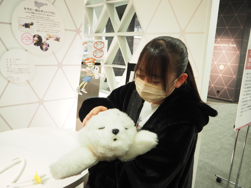 “東大芸人”藤本淳史が理系女子高生と産総研ツアー! 最先端技術を体感して「ワクワクが止まらない」