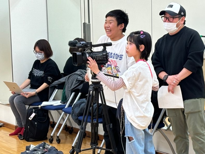 子どもたちの“実力”にミルクボーイ、島田珠代も脱帽! 「よしもと放課後クラブ」でエンタメ体験