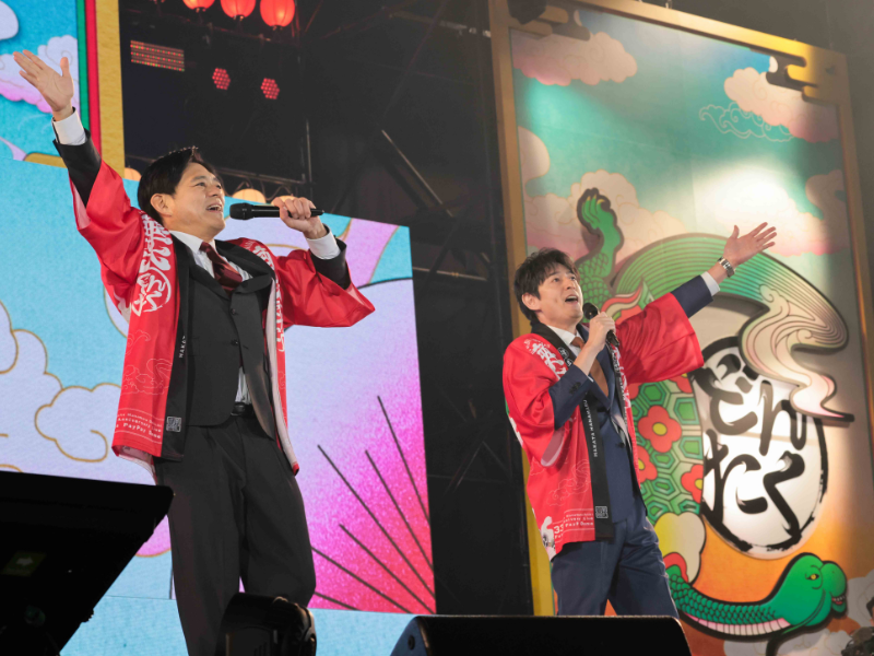 「はなだーい! 」「どんたくー! 」のコール＆レスポンスで、ついに『博多華丸・大吉 presents 華大どんたく supportedバイ 洋服の青山』が開幕!