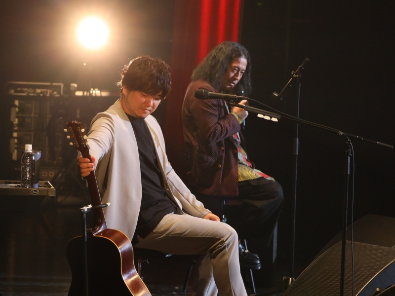 ピース又吉と秦 基博「朗読×音楽」のコラボライブで観客も涙! 「ちょっと決まりすぎたな」