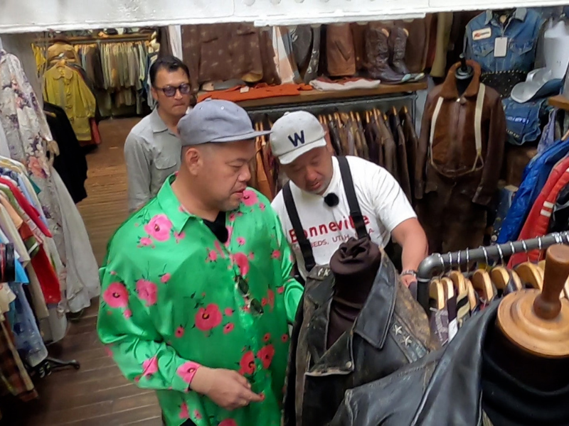 ケンコバ＆くっきー！がイギリスのルイスレザーズ本店へ! 『ケンコバ＆くっきー！のヴィンテージ王国 BSよしもとSPパート2』3月24日放送!