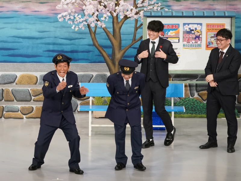 ナイナイ岡村『花の駐在さん』、サプライズ登場のさんまが“やる気満々”で居残り稽古まで!? 東京初公演が千秋楽