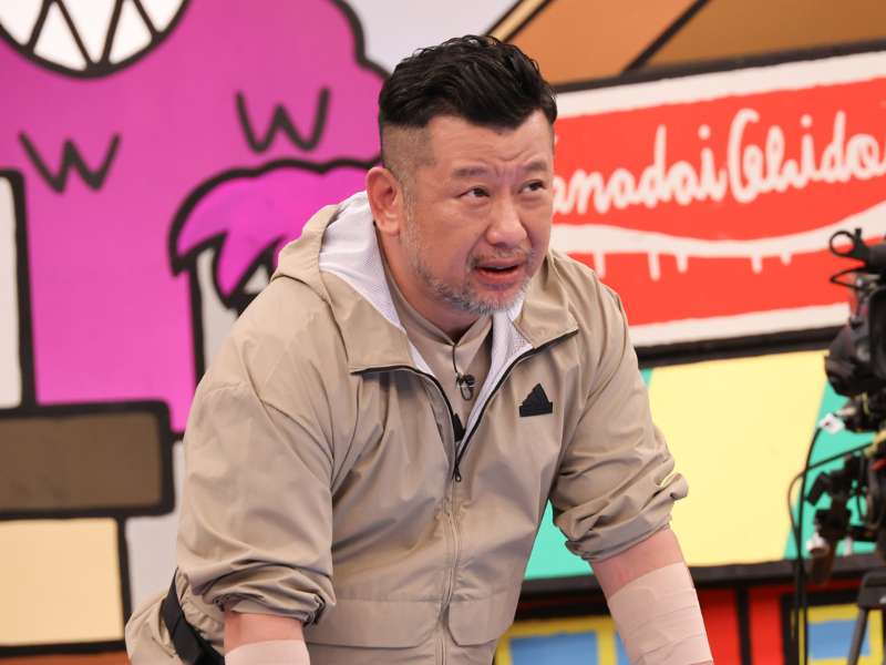 混乱を招く男“スパイハンター”ケンコバ、果たして名探偵か!?  スパイか!?『火曜は全力！華大さんと千鳥くん』