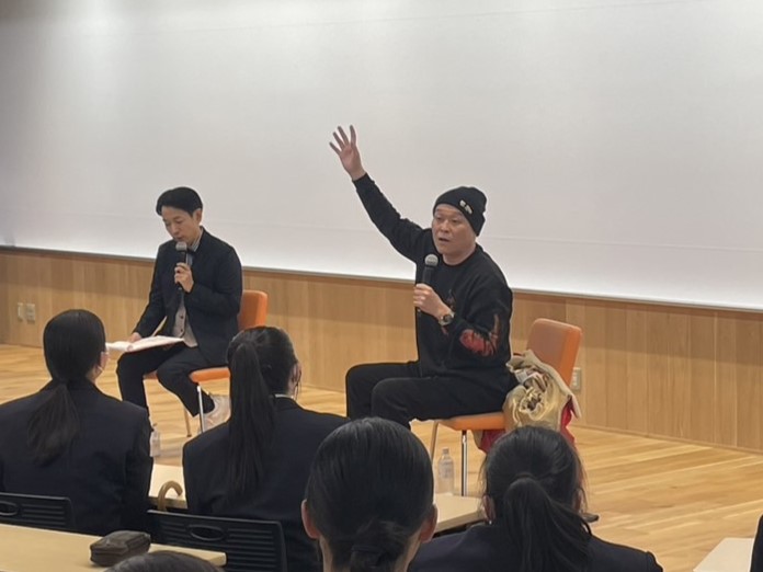 海外旅行の達人・千原せいじが中高生に旅の心得伝授! 「言葉を覚えるよりも大切なことは…」