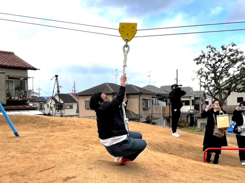 大阪・羽曳野に「ビスブラ公園」完成! ロープウェイ型新遊具も登場し「童心に戻れてビッグエモでした」