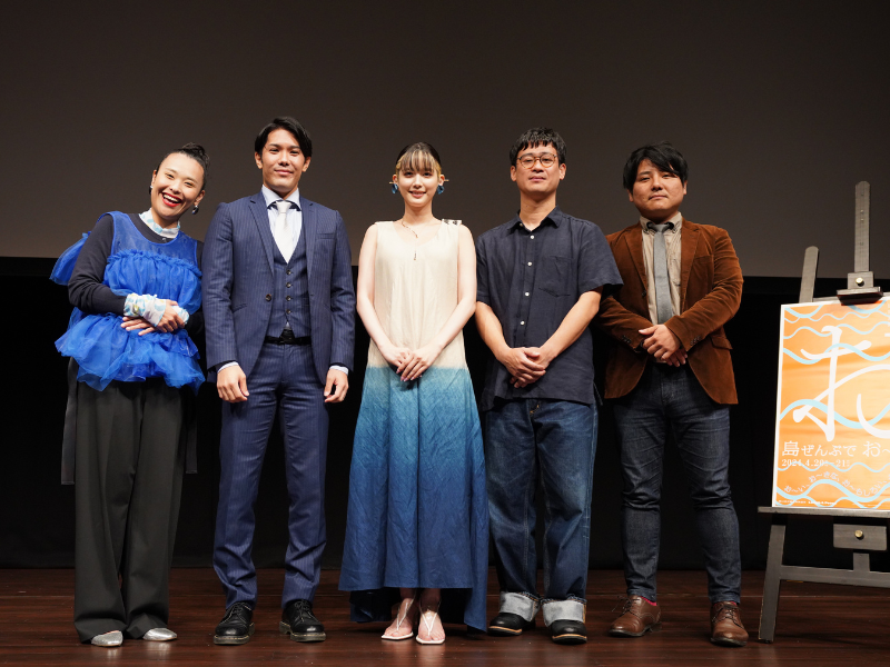 藍染め工房で芽生える恋の物語『あいをたてる』が上映！青に囲まれた沖縄の風景を切り取った映像に松田るかも太鼓判