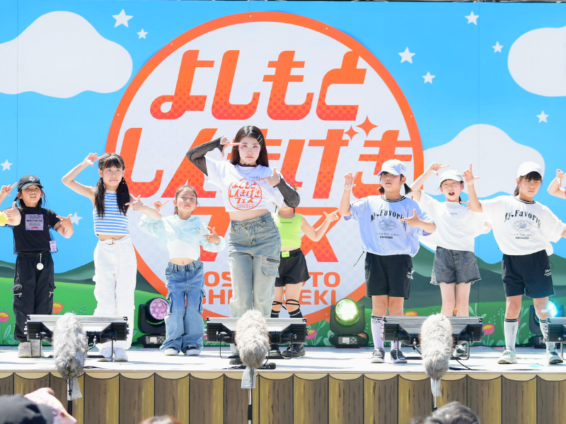 子どもたちの一生懸命の漫才＆ダンスに拍手喝采! 『よしもと放課後クラブ発表ステージ』開催