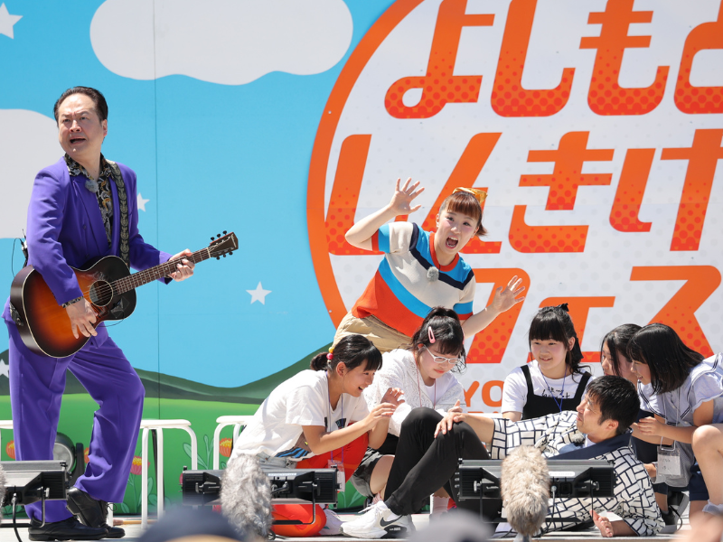 『万博こどもしんきげき』に2日間で総勢120名の子どもたちが新喜劇に出演! 寛平「こんなに出たいといってくれてうれしい! 」と感激