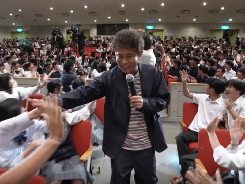 『ハマダ歌謡祭★オオカミ少年』「出張！ハマダ歌謡祭」第2弾の対戦相手は…1000人の高校生! 歌ウマ高校生とガチ熱唱バトル!