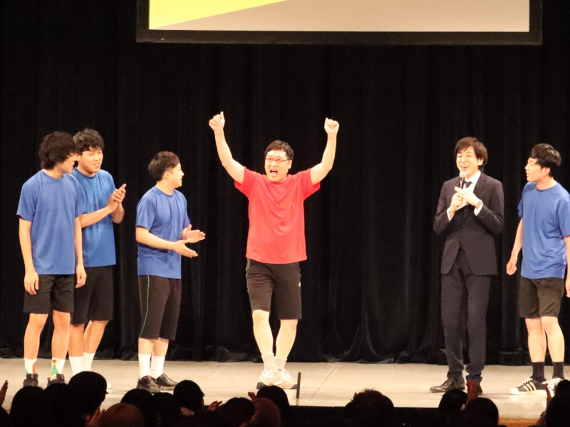 “シゲカズです”の人気企画ライブ『vs全員』に南キャン山里が参戦! 「“いまから来る”ってやつを潰すの大好き」