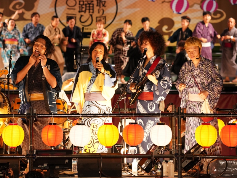 見取り図の“日本最遅”盆踊りイベントが豪華メンバーで大盛況! 「盆踊りとお笑いの相性は100％」