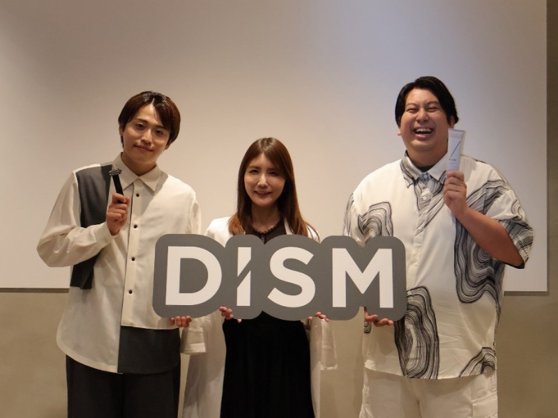 レインボーがメンズスキンケアブランド「DISM」リブランディング＆新製品発表会に登場!「もしも二人の肌が糖化してしまったら？」を再現した写真にショック!