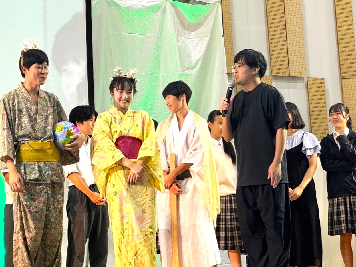 沼津の「昔ばなし」を地元高校生と住みます芸人が演劇に! 絵本イベント