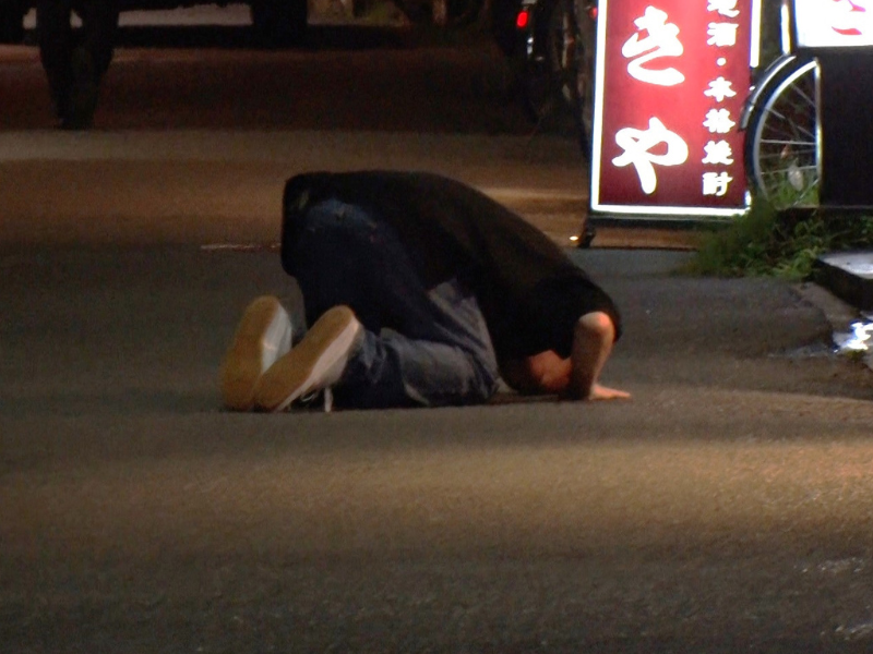 『かまいたちの知らんけど』コワモテの男性に路地裏へと連れられた山内が土下座!?