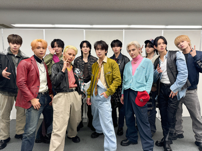 JO1が大阪・御堂筋1km超のランウェイウォーク! 約70万人動員の『御堂筋ランウェイ 2024』で大歓声の中パフォーマンスを披露!