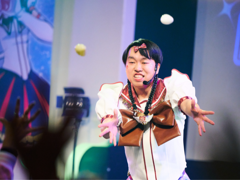 ジェラードンかみちぃ扮する如⽉マロンの魅力炸裂! 渋谷で繰り広げられた音楽と笑いの奇跡のフェス『Veeeeeda！』