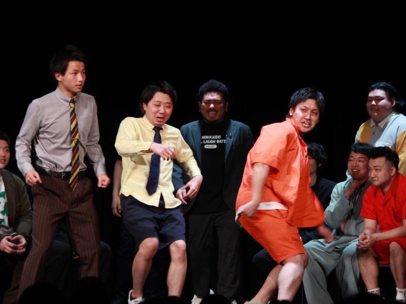 “北海道芸人”が事務所の垣根を越えて大集合! イチオシネタ披露から口外禁止の暴露トークまで…最後はモリマンが乱入して喝!