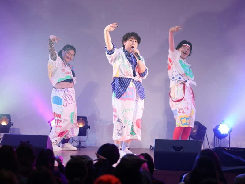 森三中・大島&ガンバレルーヤ「MyM」の初ファンミが大盛況! ファンネーム「AnM」に込めたのは「母として育ててください」