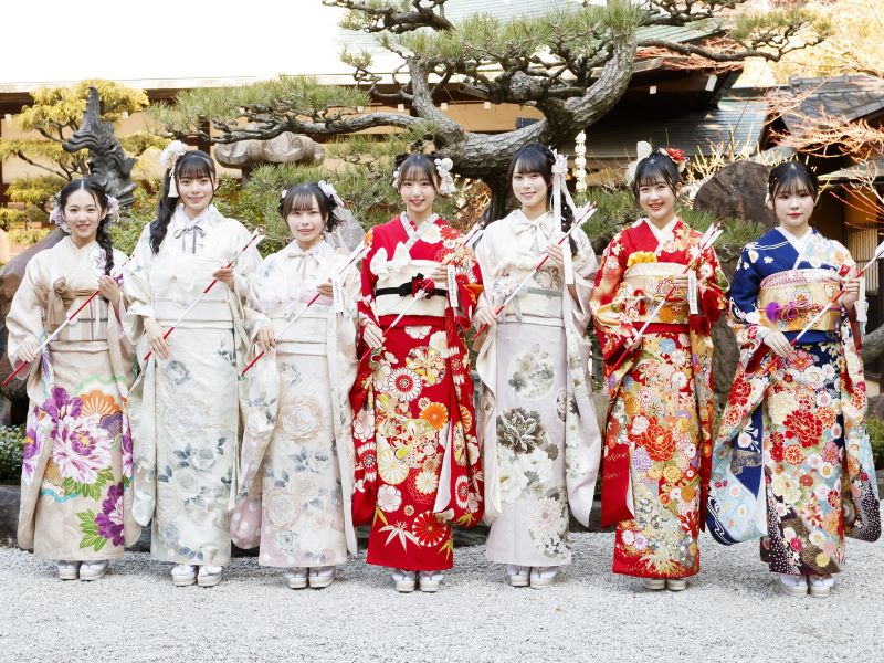 NMB48成人メンバーが大阪天満宮で振袖姿を披露! “万博イヤー”に「大阪から世界へ笑顔と元気を届けたい」