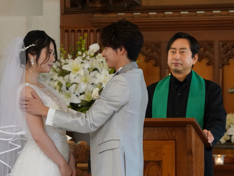 神父役として登場したのは…おいでやす小田! 木曜ドラマ『私の知らない私』第1話「疑惑」TVerで無料配信中!