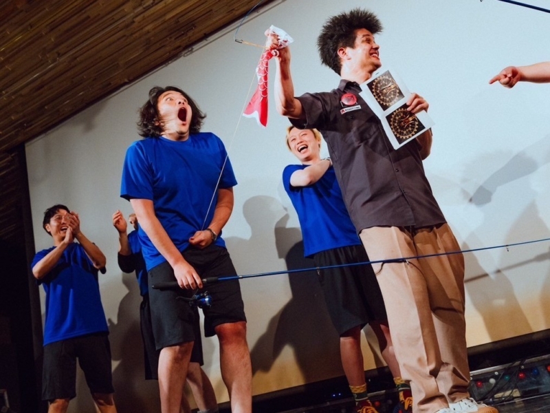 見取り図・盛山が股間に魚の模型を挟んで…配信不可能な“口外禁止ライブ”!! ダブルアート「過激大祭典」のヤバさをこっそりお届け