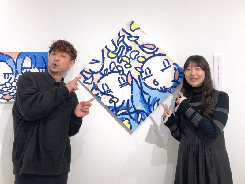 注目のアーティスト・サトウナツキとお絵描き芸人・らむね岡が“カワイイ”で共感! 2人とも目標は「海外で展示したい」
