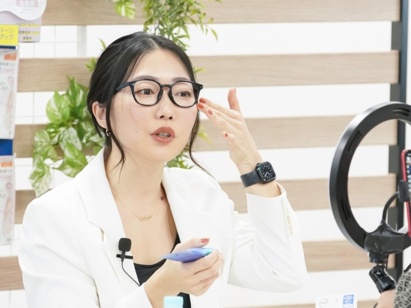 元CA芸人・CRAZY COCOが語ったスキンケアの“名言”とは!? 生配信でロート製薬の新作日やけ止めを紹介