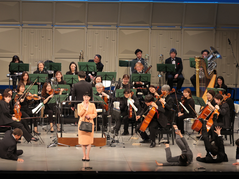 吉本新喜劇が大阪交響楽団とコラボ! オーケストラ生演奏で名曲熱唱の川畑泰史に「お前が歌うんかい！」