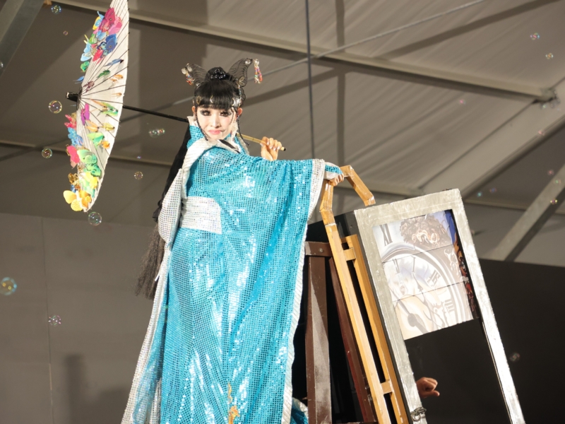 プリンセス天功が大阪城公園『大阪グルメEXPO2025』に降臨! イリュージョン連発のステージを観ると「宝くじが当たる」!?