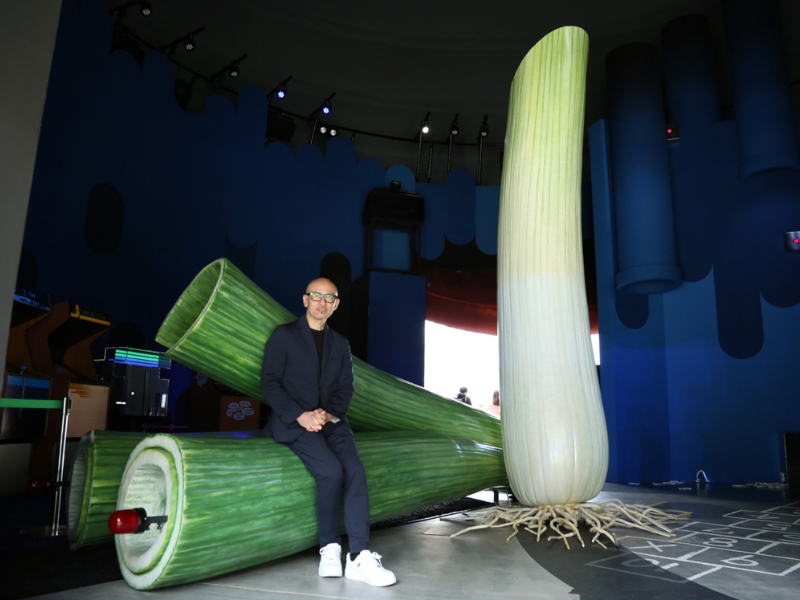 万博「よしもとwaraii myraii館」の“切られた巨大ネギ”には深い理由があった!? アートディレクターが「伝えたかったこと」とは【関西・大阪万博2025】