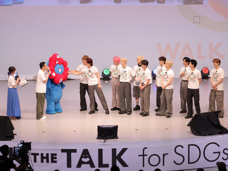 WALK THE TALK 吉本 SDGsスタンプ 万博 大阪・関西万博すべての参加者が笑顔でひとつになる日 「Walk
