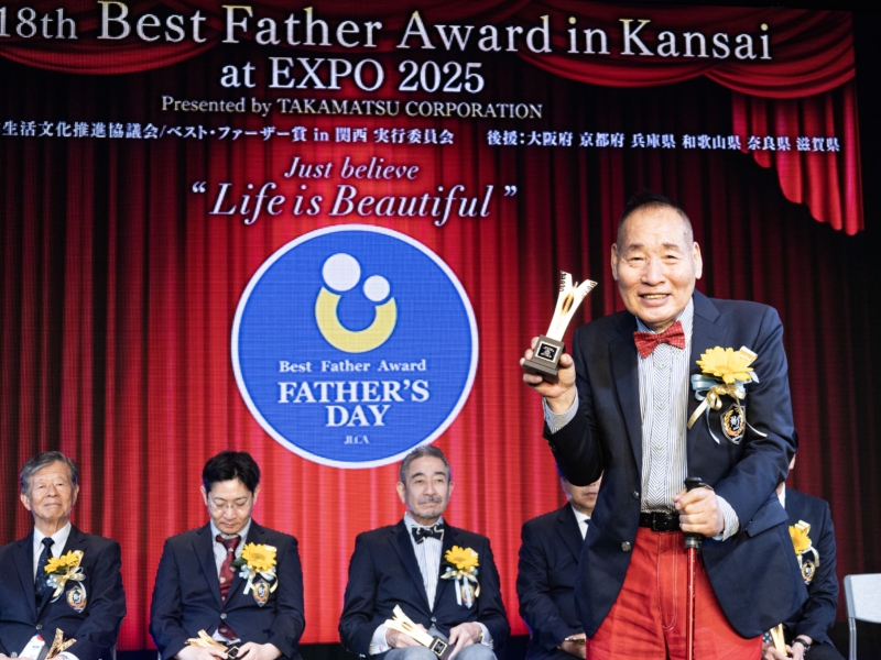 闘病中の妻・花子への献身的介護で宮川大助が「ベストファーザー賞」受賞! 「とにかくうれしい。あんたがいちばん喜ぶやろと思って」と涙