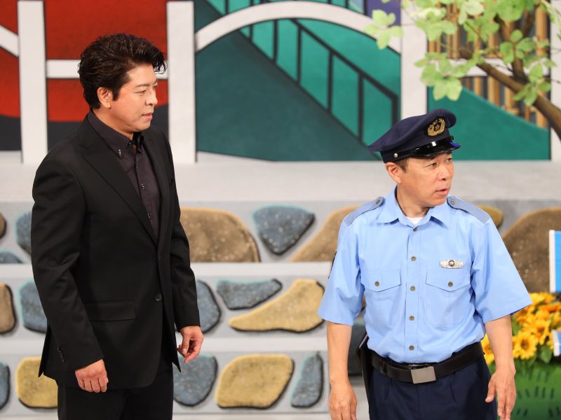 ナイナイ岡村『花の駐在さん』千秋楽にサプライズ登場の上川隆也がボケまくり! 「一か八かで“ヘーモニカ”もお願いできないかと…」!?