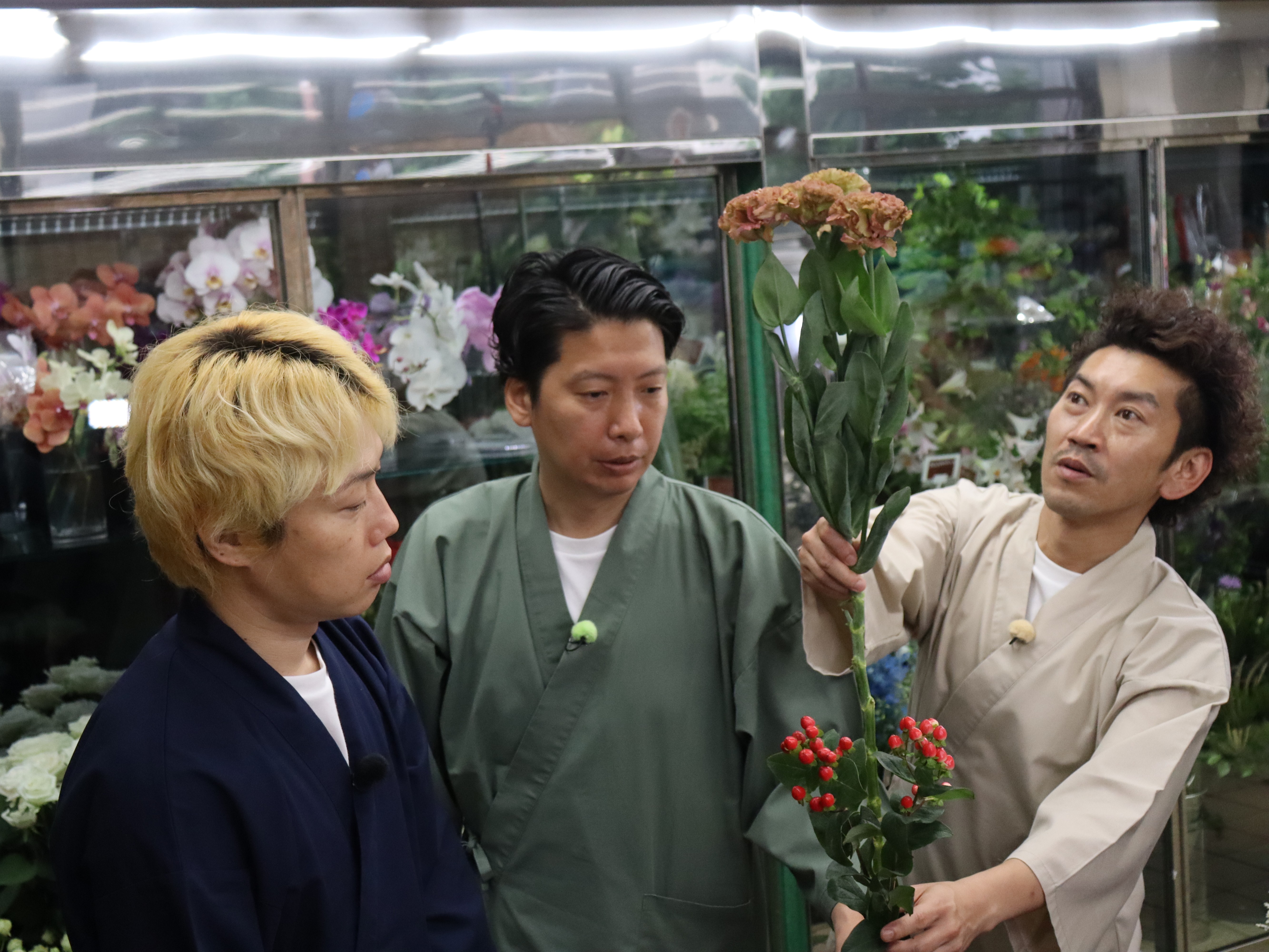 リリー×トキ×周平魂「あれみた？芸人華道部」が祇園花月に感謝の