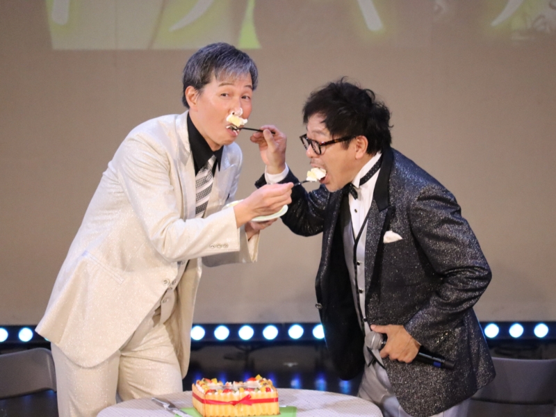 水玉れっぷう隊のそろい踏みにファン歓喜! 吉本新喜劇のアキとケンが生誕56周年ライブ「また一緒にがんばっていきます」