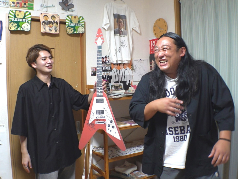 “ロバートの元ストーカー”メモ少年の実家をロバート秋山が訪問! メ～テレ『秋山の楽しすぎる約30分』8月23日放送!