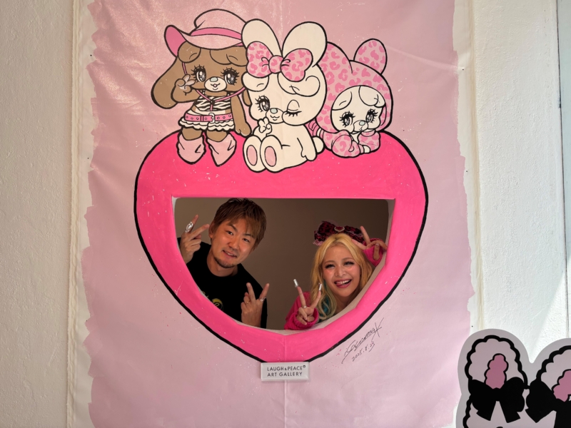 エルフ荒川が自身を描いた現代アーティスト・isayamaxと対面で大興奮!「荒川さんは“現代ギャルのモナリザ”」