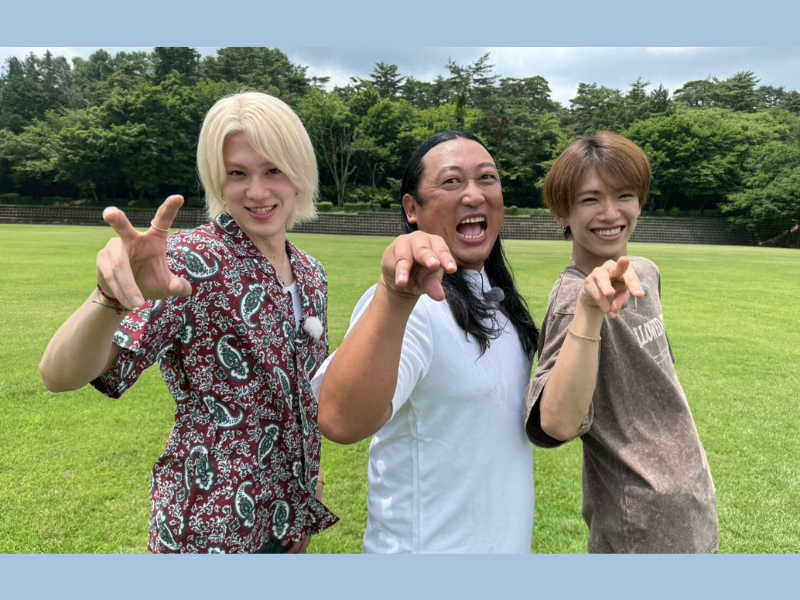 ロバート秋山MCの地図旅番組『秋山ロケの地図』8月11日放送! ゲストはACEesの深田竜生と佐藤龍我!