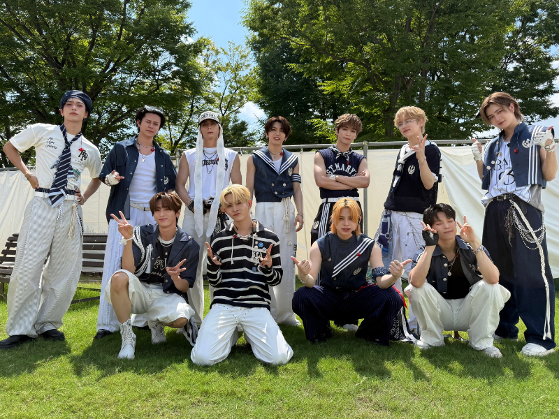 “INI”（アイエヌアイ）『SUMMER SONIC 2025』大阪公演｜トップバッターとして夏らしさ全開の熱いステージに!