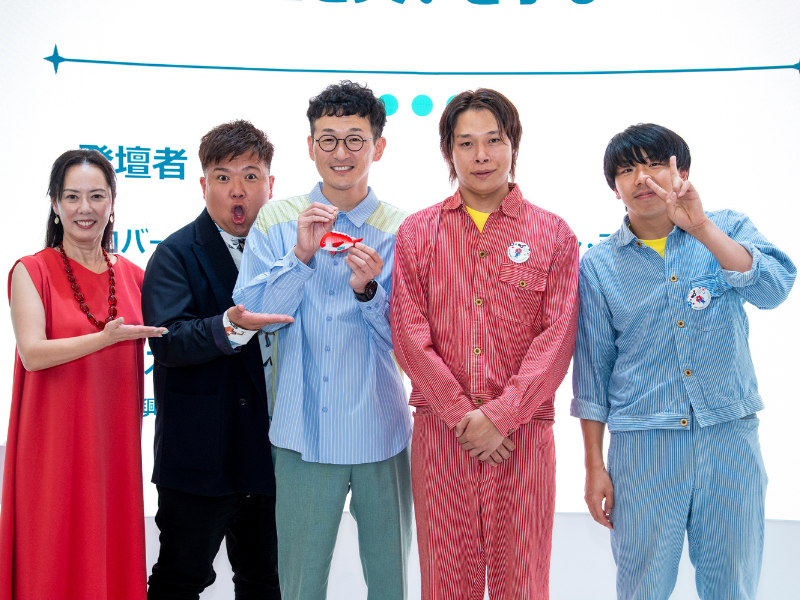 万博会場でロバート馬場と一緒に“水産資源保護”の養殖魚グルメ! フースーヤが「エア食レポ」にチャレンジ