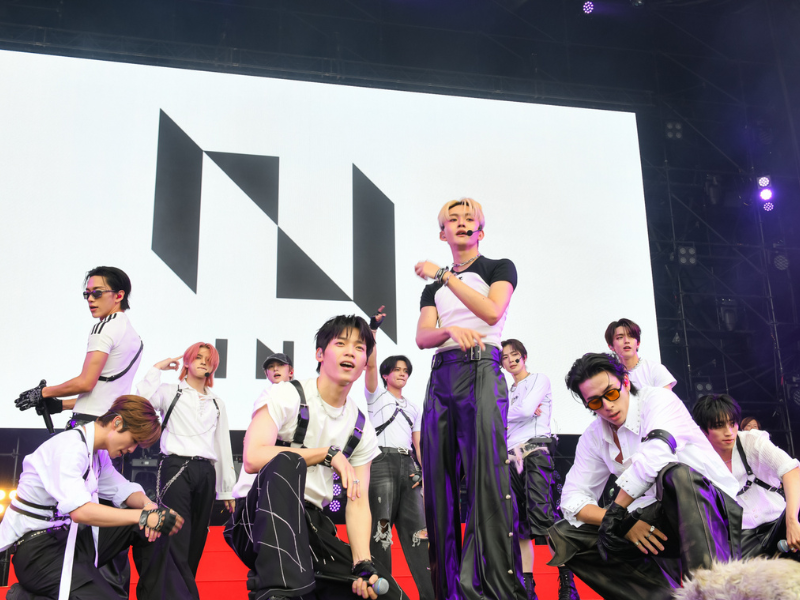 “INI”（アイエヌアイ）『ROCK IN JAPAN FES.2025』ドーム公演を終え、さらに磨きのかかったパフォーマンスで熱気溢れるステージに!