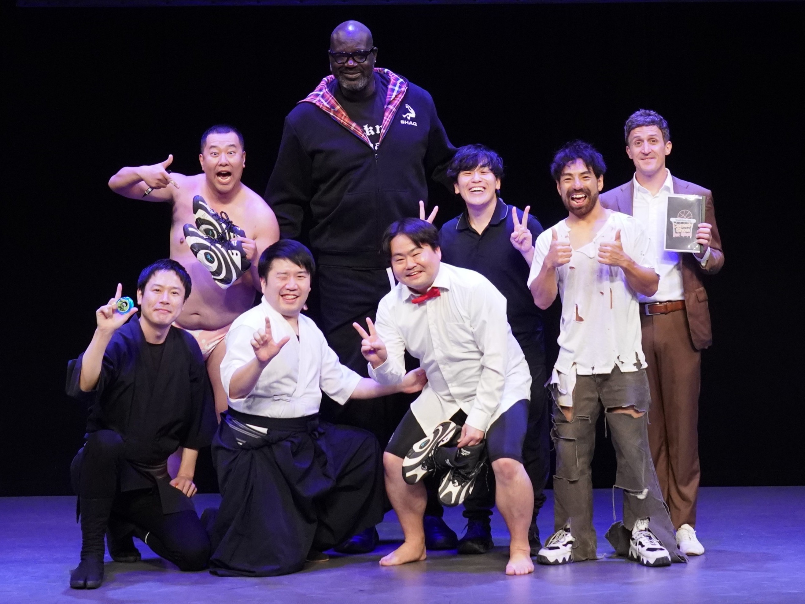 バスケ界の伝説”シャキール・オニールが六本木のコント劇場に襲来