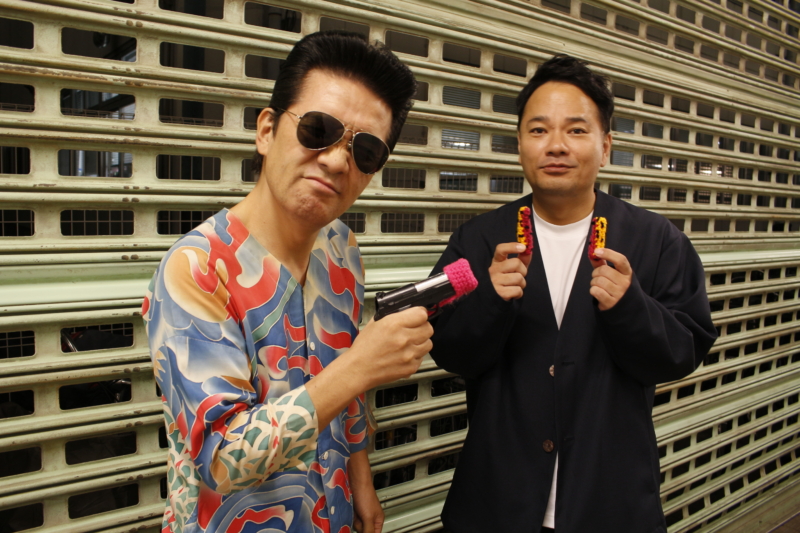 芸歴22年、編み物歴12年の任侠編み物芸人・アイパー滝沢が“編み物本”発売! 「チャカカバーとか小指ケースを作っていたら…」