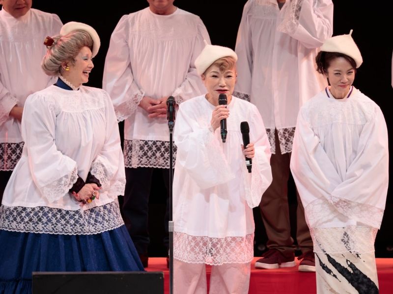 末成映薫『生存確認ライブ』に夏木マリ、香西かおり、浜村淳が登場! 夢の“湯婆婆対決“に「実現して感動しております」