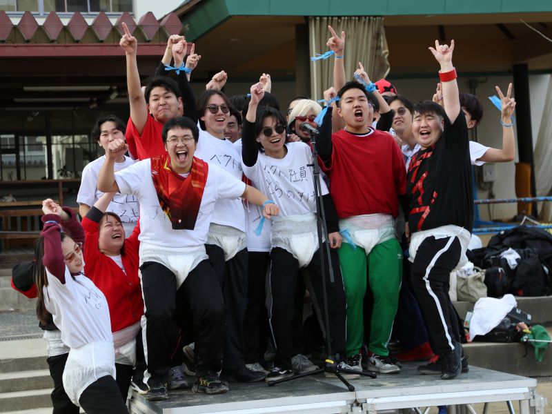 250人の“芸人の卵”たちが秋空の下で大暴れ! ボケもツッコミも止まらないNSC大阪校「大運動会」が初開催