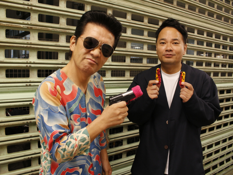 芸歴22年、編み物歴12年の任侠編み物芸人・アイパー滝沢が“編み物本”発売! 「チャカカバーとか小指ケースを作っていたら…」