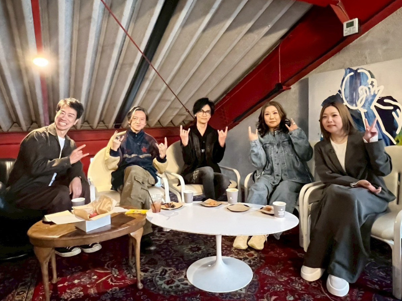 『やすとものどこいこ！？』放送700回突破! 番組初登場「Rockon Social Club」岡本健一＆成田昭次が大阪でお買物!