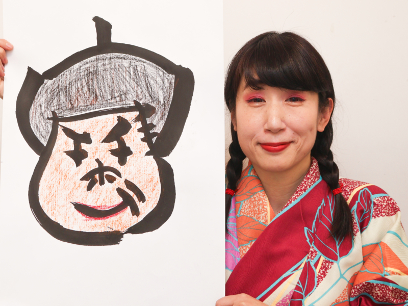 「ハマダマサトシ」の文字で浜田の似顔絵を描く!? 不思議な書道芸人が『山-1グランプリ』初制覇