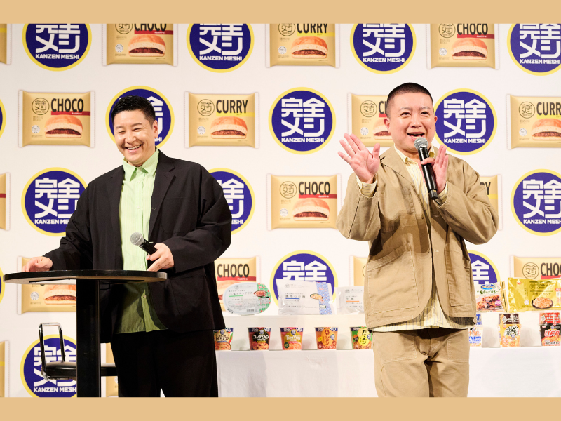 チョコレートプラネットが日清「完全メシ」イベントに登場! 松尾がIKKOで「かんぜん～!」を絶叫