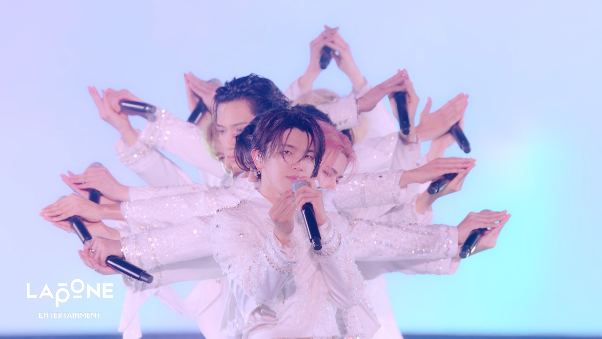 ©LAPONE ENTERTAINMENT
